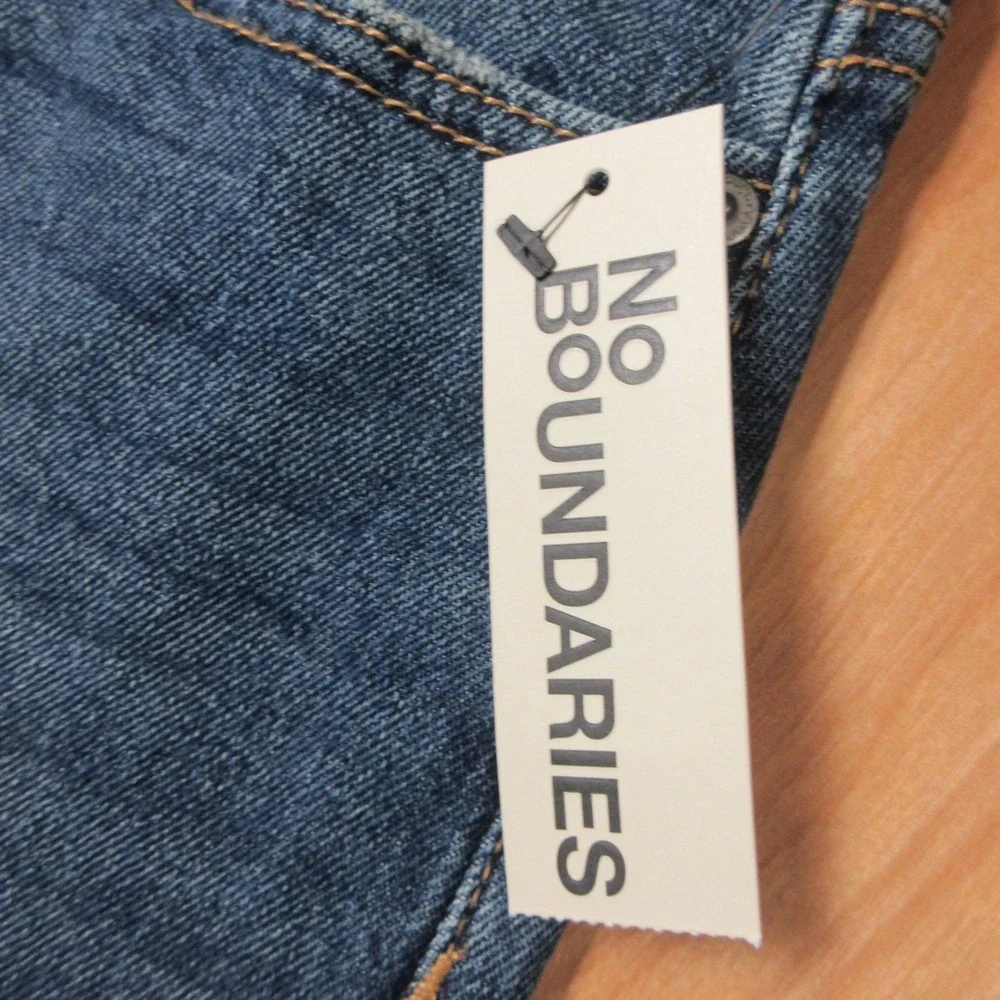 NO BOUNDARIES Relaxed Denim Shorts Sz 0 w/ 7